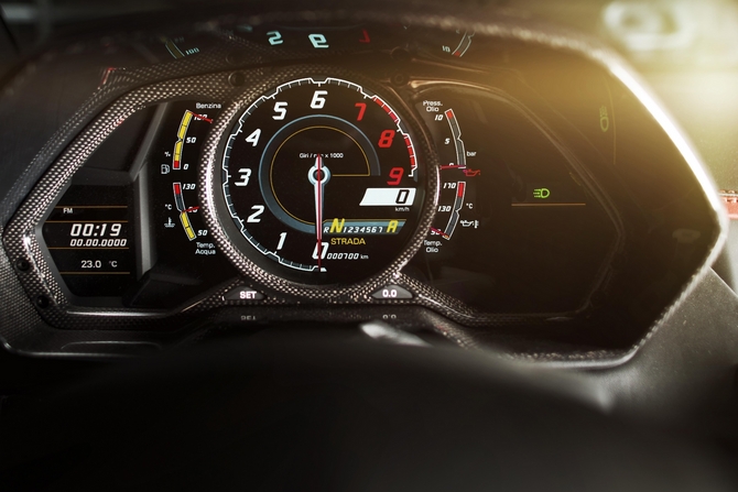 O interior luxuoso e com detalhes em carbono do Mansory Carbonado O interior luxuoso e com detalhes em carbono do Mansory Carbonado