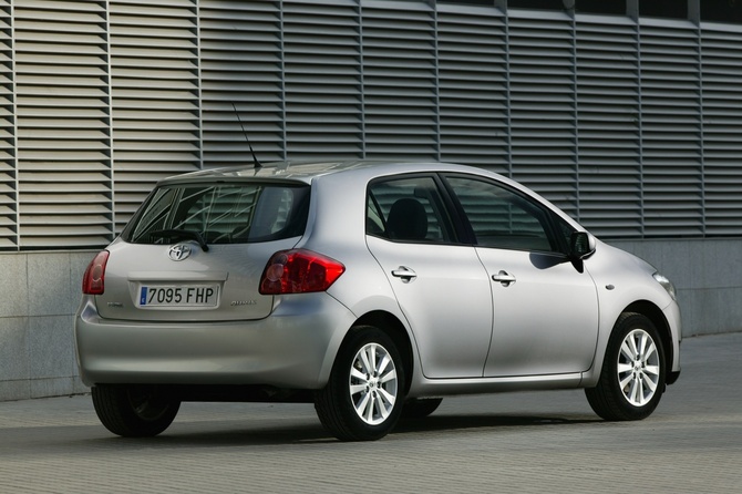Toyota Auris 2.2 D-4D D-CAT Toyota Auris 2.2 D-4D D-CAT
