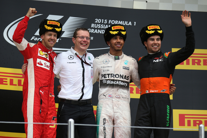 No pódio juntamente com Hamilton estiveram Vettel e Perez No pódio juntamente com Hamilton estiveram Vettel e Perez