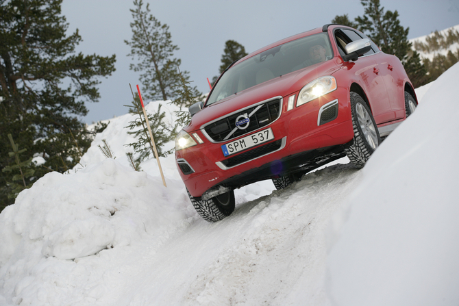 Volvo XC60 D3 DRIVe Start/Stop AWD R-Design Volvo XC60 D3 DRIVe Start/Stop AWD R-Design