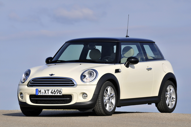 MINI (BMW) Cooper D AT MINI (BMW) Cooper D AT