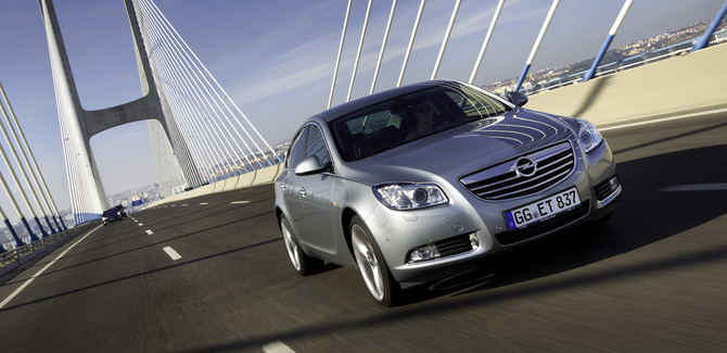 Opel apresenta motor twin-turbo diesel para o Insignia Opel apresenta motor twin-turbo diesel para o Insignia