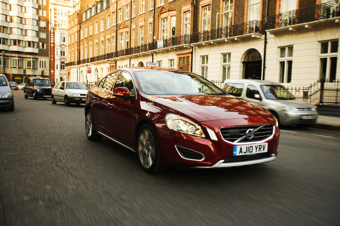 Volvo S60 D5 Momentum AWD Geartronic Volvo S60 D5 Momentum AWD Geartronic