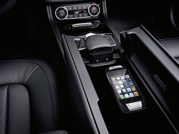 A Mercedes também tem um programa de emparelhamento com o iPhone A Mercedes também tem um programa de emparelhamento com o iPhone