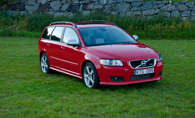 Volvo V50 D4 R-Design Volvo V50 D4 R-Design