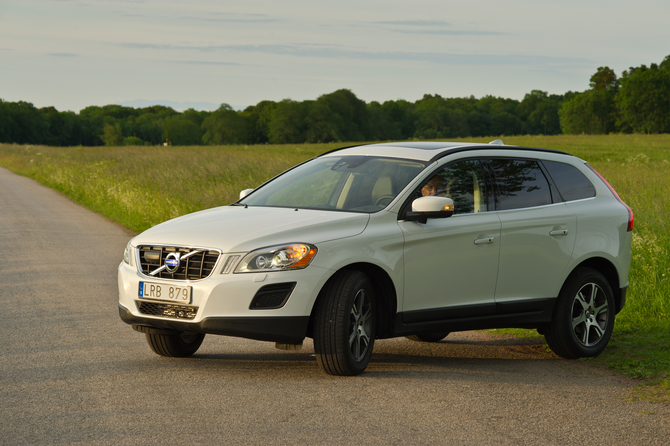 Volvo XC60 D3 DRIVe Start/Stop AWD Summum Volvo XC60 D3 DRIVe Start/Stop AWD Summum
