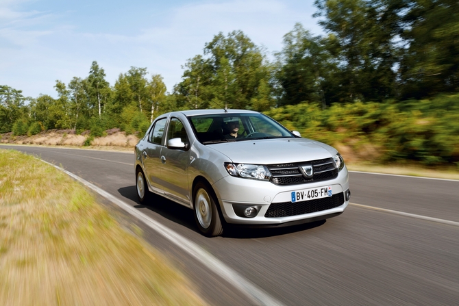 Nouvelle Dacia Logan est proposée en 3 niveaux de finition : Logan, Ambiance et Lauréate. Nouvelle Dacia Logan est proposée en 3 niveaux de finition : Logan, Ambiance et Lauréate.
