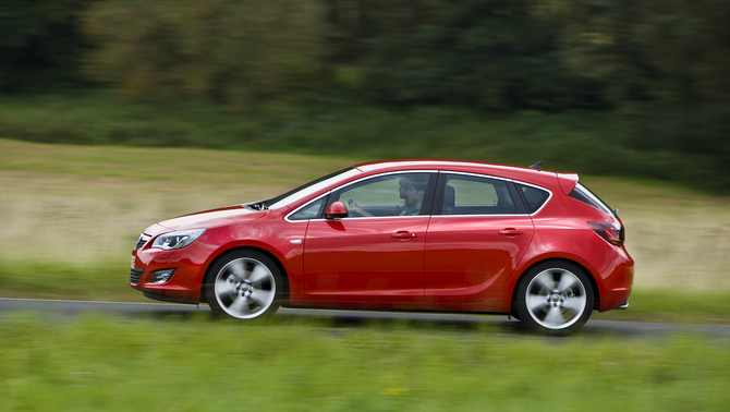 Opel Astra 1.7 CDTI DPF 125cv Cosmo 10 Opel Astra 1.7 CDTI DPF 125cv Cosmo 10