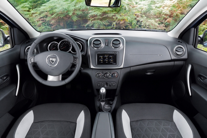 Dacia Sandero startet ab 6.990 Euro Dacia Sandero startet ab 6.990 Euro
