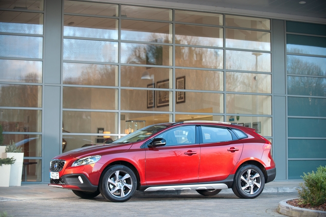 Volvo V40 D2 Summum Powershift Cross Country Volvo V40 D2 Summum Powershift Cross Country