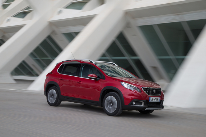 Peugeot 2008 Allure 1.2 PureTech Peugeot 2008 Allure 1.2 PureTech