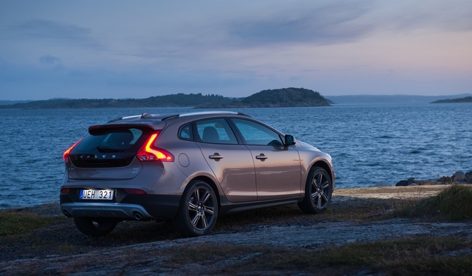 Volvo V40 D4 Summum Powershift Cross Country Volvo V40 D4 Summum Powershift Cross Country