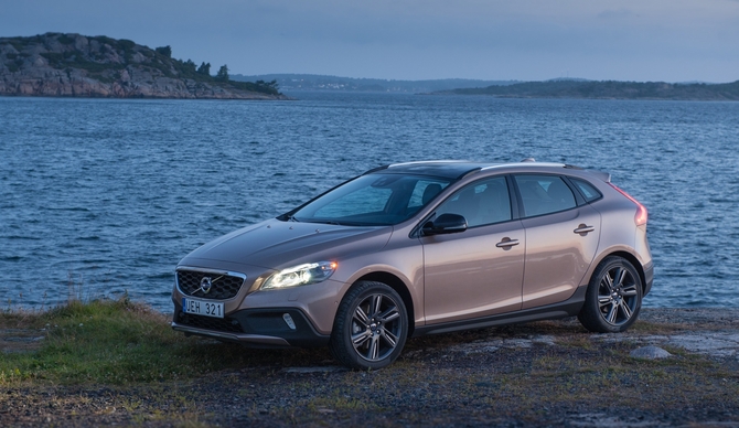 Volvo V40 D4 Summum Powershift Cross Country Volvo V40 D4 Summum Powershift Cross Country