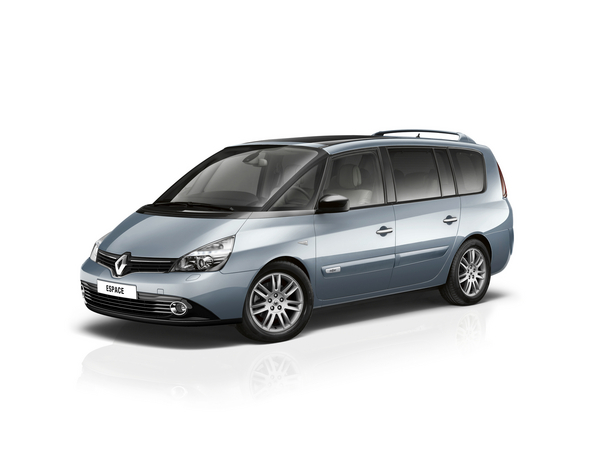 A nova frente está mais próxima do design atual da Renault A nova frente está mais próxima do design atual da Renault