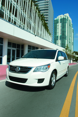 Volkswagen Routan SE Volkswagen Routan SE