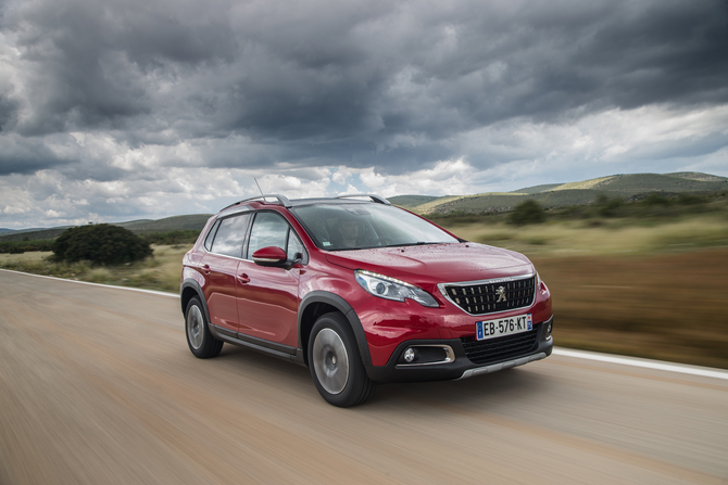 Peugeot 2008 Allure 1.6 BlueHDi Peugeot 2008 Allure 1.6 BlueHDi