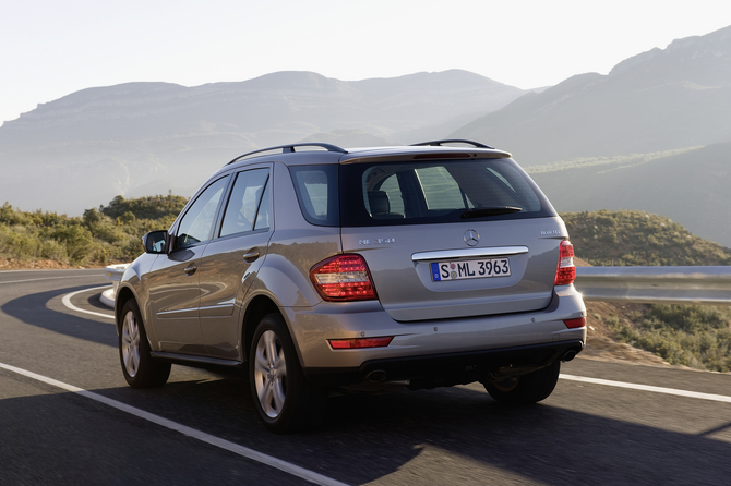 Mercedes-Benz ML350 BlueTec 4Matic 4x4 Mercedes-Benz ML350 BlueTec 4Matic 4x4