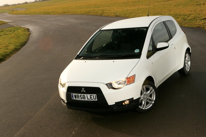 Mitsubishi Colt 1.3 MPI Intense CA Mitsubishi Colt 1.3 MPI Intense CA