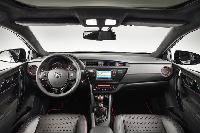 L'Auris Touring Sports Black L'Auris Touring Sports Black