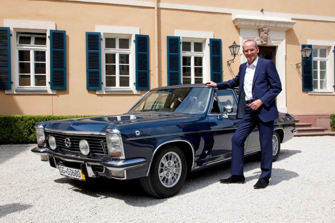 O percurso foi desde a sede da Opel ao longo do rio Reno O percurso foi desde a sede da Opel ao longo do rio Reno