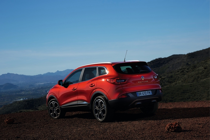 The Kadjar and the Qashqai are based on the same CMF platform and have similar dimensions The Kadjar and the Qashqai are based on the same CMF platform and have similar dimensions