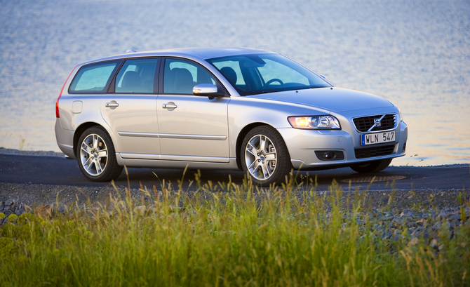 Volvo V50 D4 Summum Volvo V50 D4 Summum