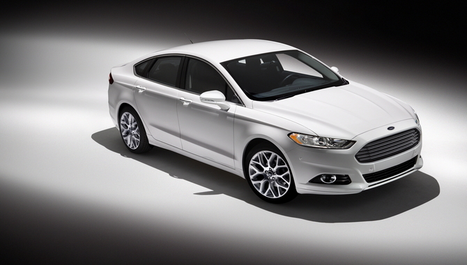 New Ford Fusion: first gasoline, hybrid and plug-in hybrid sedan New Ford Fusion: first gasoline, hybrid and plug-in hybrid sedan