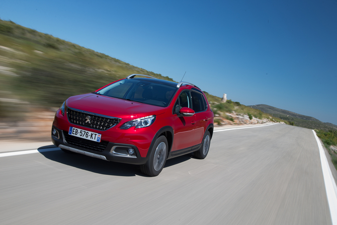 Peugeot 2008 GT Line 1.6 BlueHDi Peugeot 2008 GT Line 1.6 BlueHDi