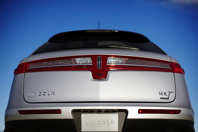 Lincoln MKT 3.5L with EcoBoost AWD Lincoln MKT 3.5L with EcoBoost AWD