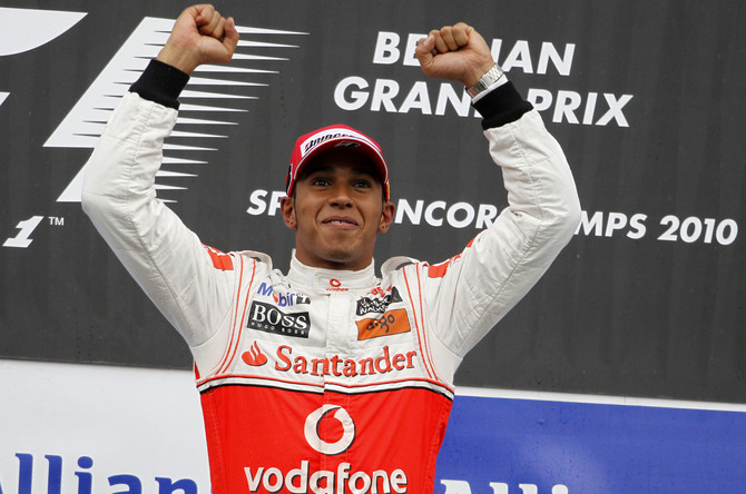 Hamilton irá passar a representar a Mercedes esta temporada Hamilton irá passar a representar a Mercedes esta temporada
