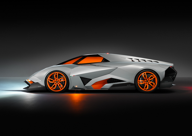 Lateral do Lamborghini Egoista é dominado pela figura de um touro estilizado preparado para uma investida Lateral do Lamborghini Egoista é dominado pela figura de um touro estilizado preparado para uma investida
