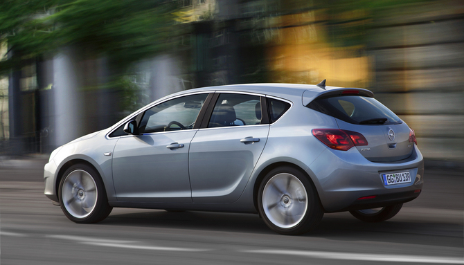Opel Astra 1.6 Turbo Cosmo 10 Opel Astra 1.6 Turbo Cosmo 10