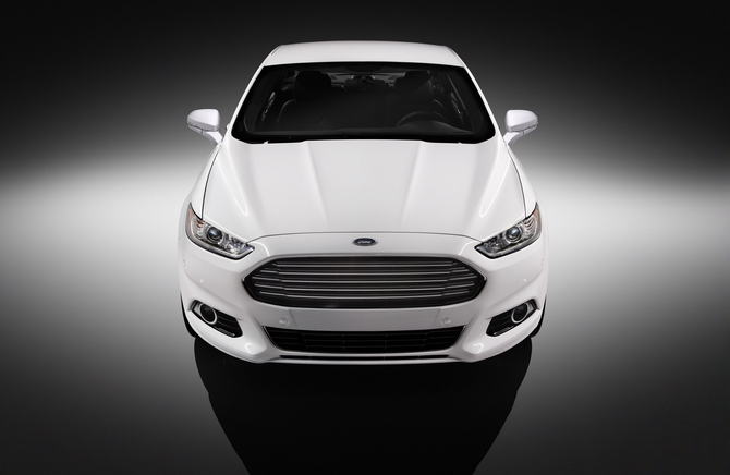 New Ford Fusion: first gasoline, hybrid and plug-in hybrid sedan New Ford Fusion: first gasoline, hybrid and plug-in hybrid sedan