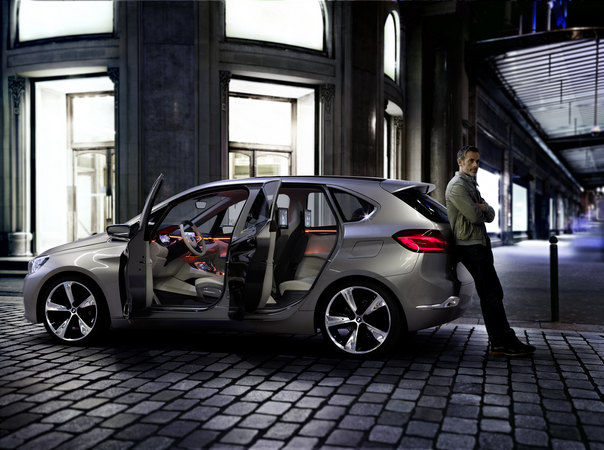 O carro é basicamente um hatchback de cinco portas tradicional O carro é basicamente um hatchback de cinco portas tradicional