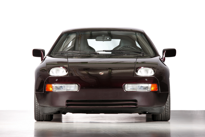 The car looks slightly awkward The car looks slightly awkward