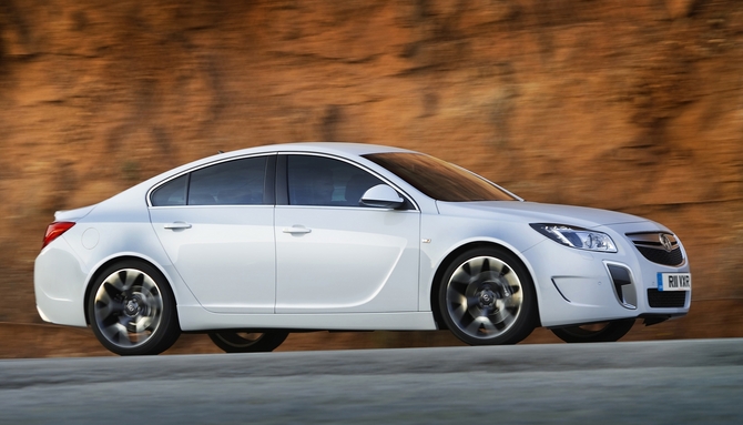 Vauxhall Insignia Hatchback 2.8T V6 4x4 VXR (Auto) Vauxhall Insignia Hatchback 2.8T V6 4x4 VXR (Auto)