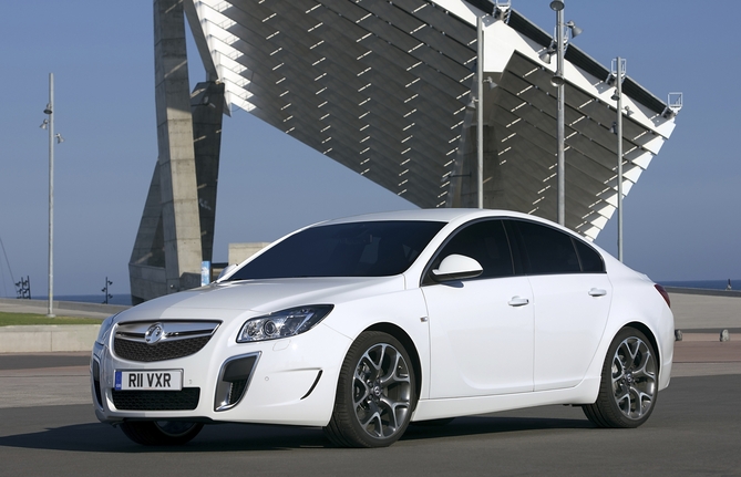 Vauxhall Insignia Hatchback 2.8T V6 4x4 VXR (Auto) Vauxhall Insignia Hatchback 2.8T V6 4x4 VXR (Auto)