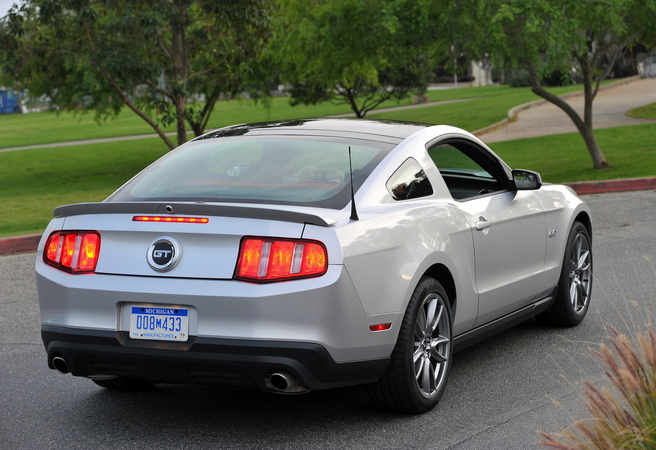 Ford Mustang GT AT Ford Mustang GT AT