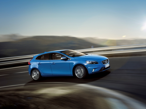 Volvo V40 T4 R-Design Momentum Powershift Volvo V40 T4 R-Design Momentum Powershift