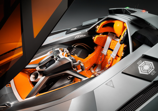 Das Cockpit ist inspiriert von Rennwagen und Maßanzügen Das Cockpit ist inspiriert von Rennwagen und Maßanzügen