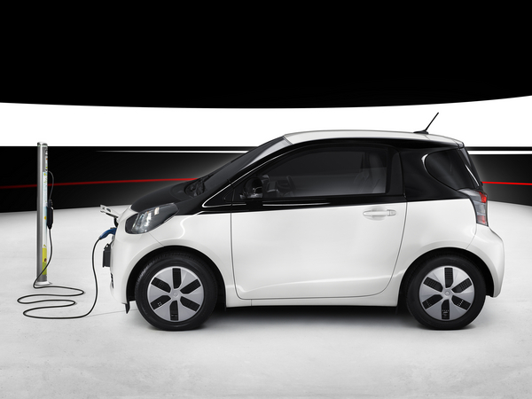 O carro tem uma autonomia de 85 quilómetros O carro tem uma autonomia de 85 quilómetros