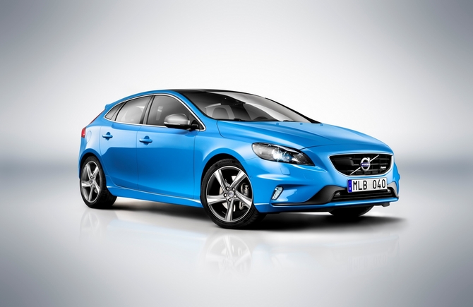 Volvo V40 T4 R-Design Momentum Volvo V40 T4 R-Design Momentum