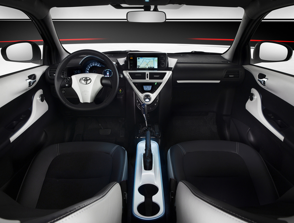 The interior is unique to the iQ EV The interior is unique to the iQ EV