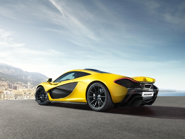 Les pneumatiques, des P Zero Corsas, ont été spécialement conçus pour la McLaren P1 Les pneumatiques, des P Zero Corsas, ont été spécialement conçus pour la McLaren P1