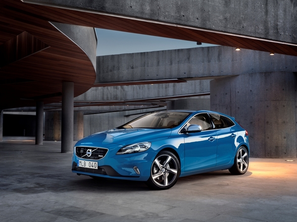 Volvo V40 T5 R-Design Momentum Geartronic Volvo V40 T5 R-Design Momentum Geartronic