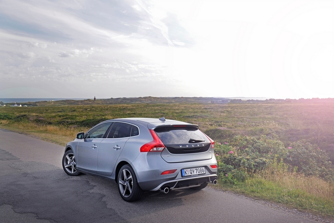 Volvo V40 T5 R-Design Summum Geartronic Volvo V40 T5 R-Design Summum Geartronic
