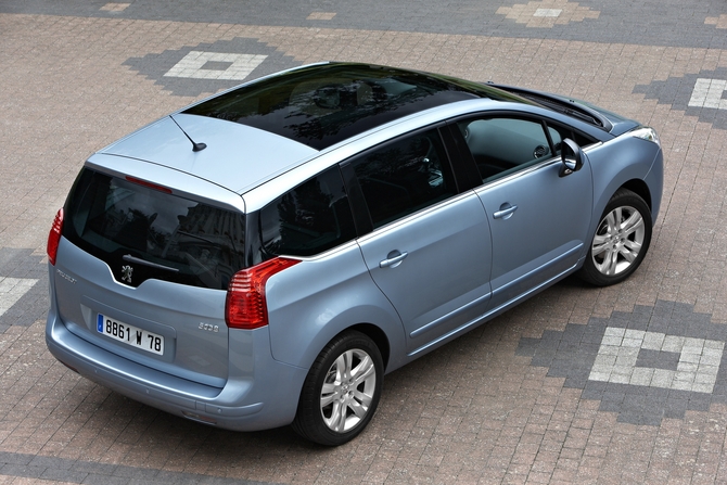 Peugeot 5008 Executive 1.6 HDi 112 CMP6 Peugeot 5008 Executive 1.6 HDi 112 CMP6