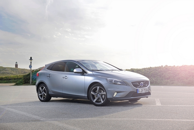 Volvo V40 T5 R-Design Summum Geartronic Volvo V40 T5 R-Design Summum Geartronic