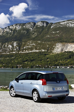 Peugeot 5008 Sport 1.6 HDi 112 CVM6 Peugeot 5008 Sport 1.6 HDi 112 CVM6