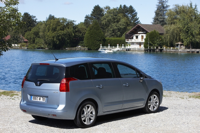 Peugeot 5008 Executive 1.6 HDi 112 CMP6 JLL 17 Peugeot 5008 Executive 1.6 HDi 112 CMP6 JLL 17